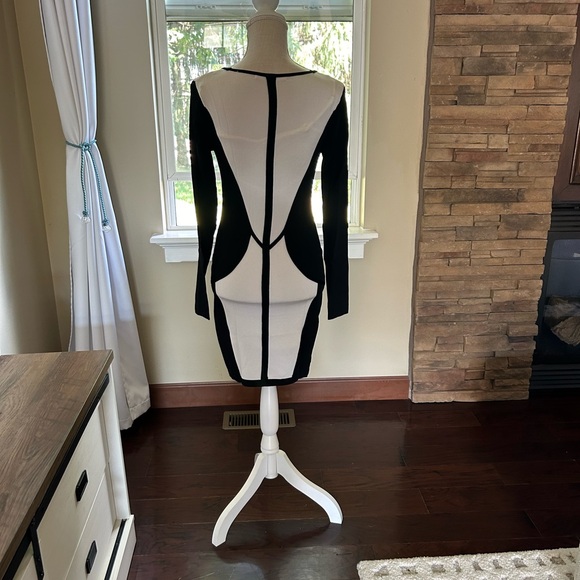 Victoria’s Secret Beautiful Black/White Slimming Midi Dress Like New🖤🤍 - Picture 2 of 3